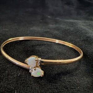 Elegant Gold Bracelet with Opal Accents